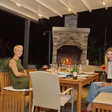 Villa Sara With Sea View And Private Heated Pool Omiš Exteriör bild