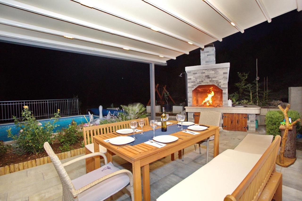 Villa Sara With Sea View And Private Heated Pool Omiš Exteriör bild