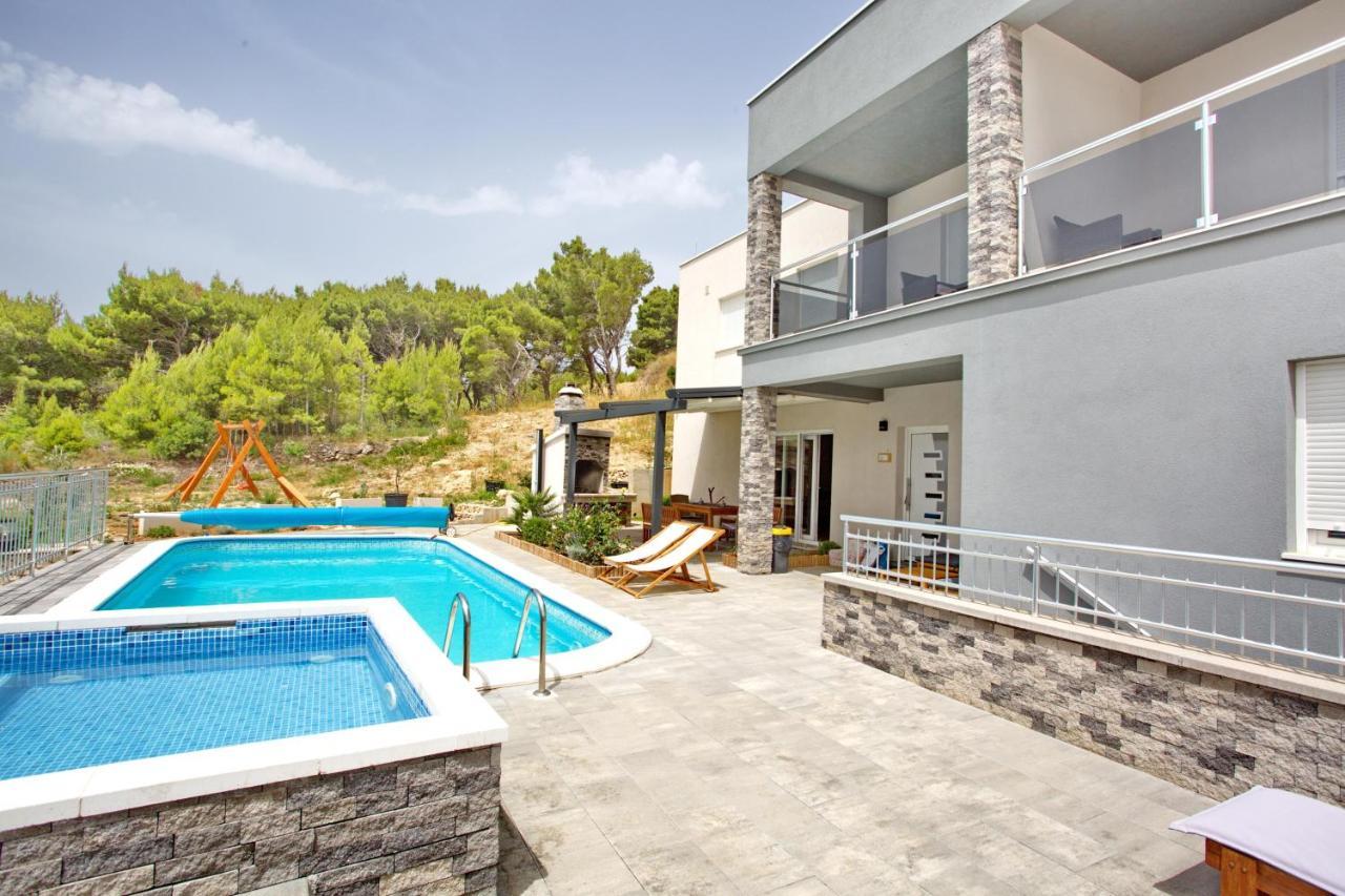 Villa Sara With Sea View And Private Heated Pool Omiš Exteriör bild