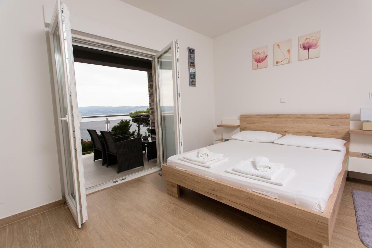 Villa Sara With Sea View And Private Heated Pool Omiš Exteriör bild