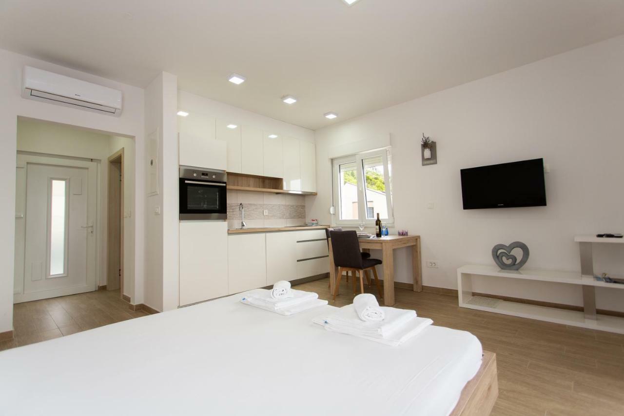 Villa Sara With Sea View And Private Heated Pool Omiš Exteriör bild