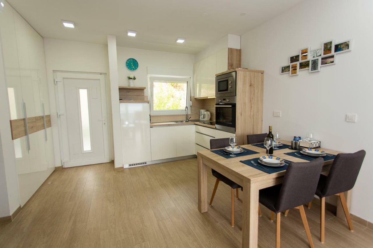 Villa Sara With Sea View And Private Heated Pool Omiš Exteriör bild